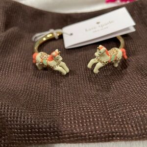 12kt gold plated unicorn bracelet (new with tags) (comes with dust bag)